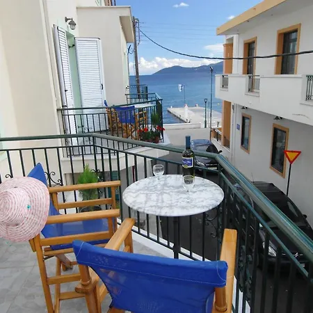 Alexis And Apartament *