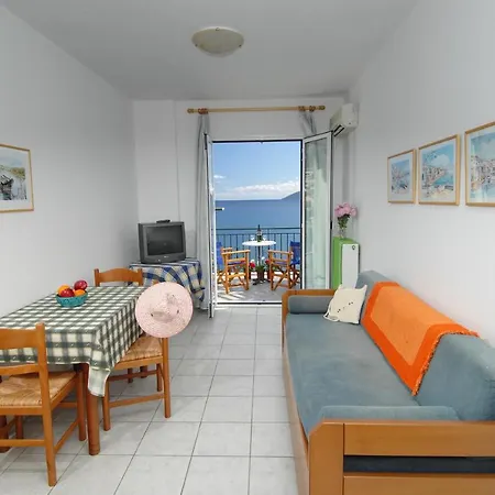 Alexis And Apartament *